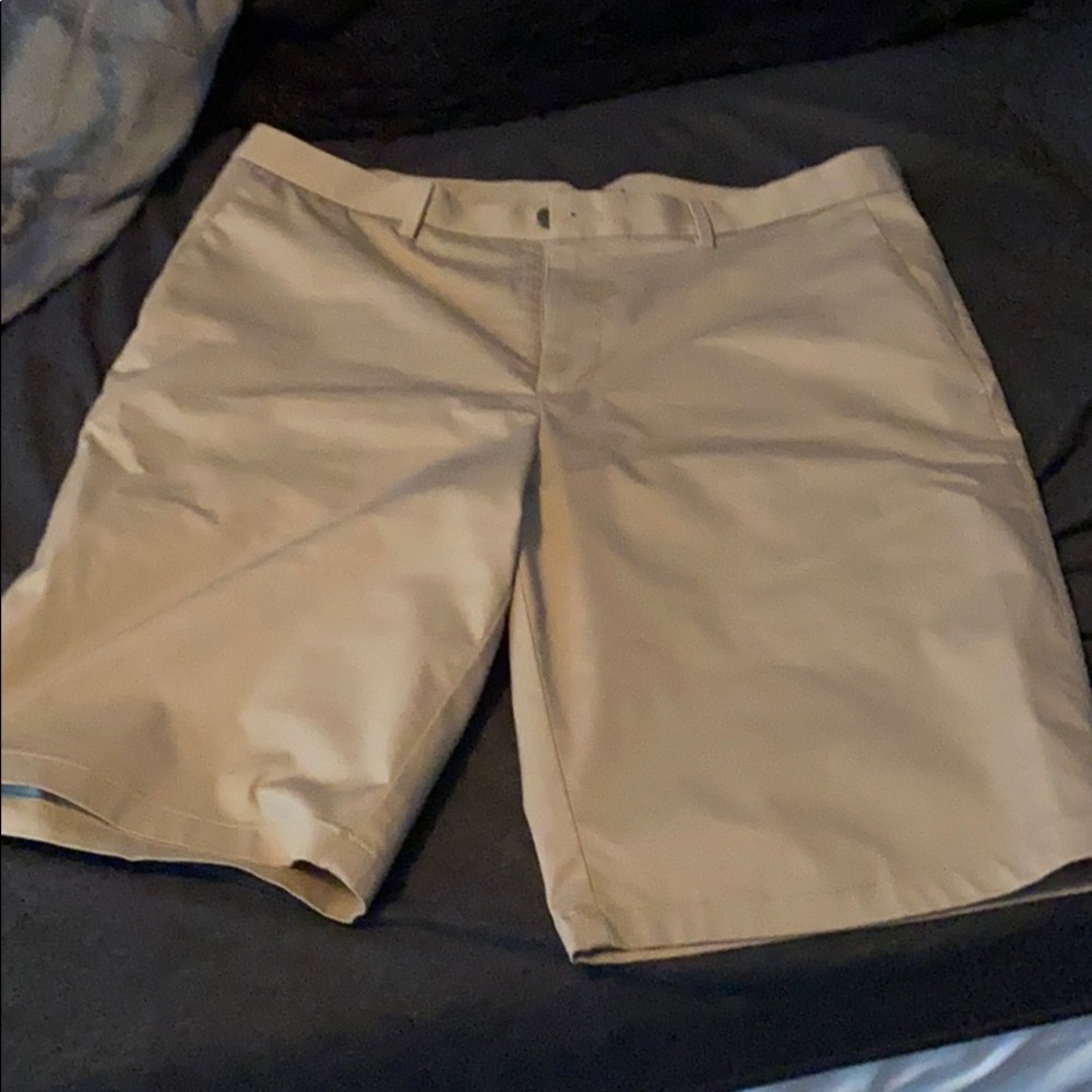 Banana republic size 35 tan shorts